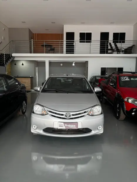 TOYOTA Etios Hatch 1.3 16V 4P FLEX X, Foto 2