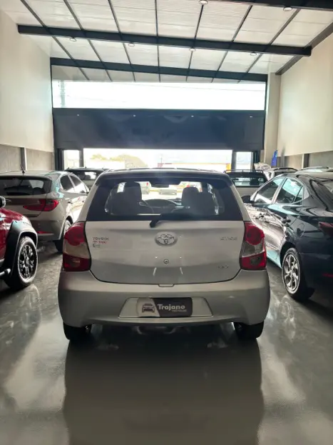 TOYOTA Etios Hatch 1.3 16V 4P FLEX X, Foto 4