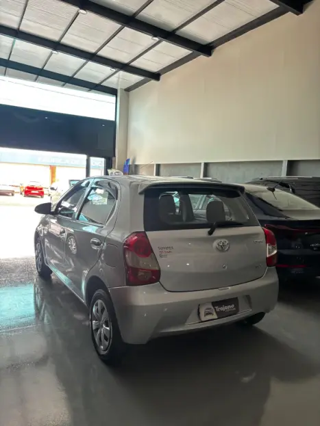 TOYOTA Etios Hatch 1.3 16V 4P FLEX X, Foto 5