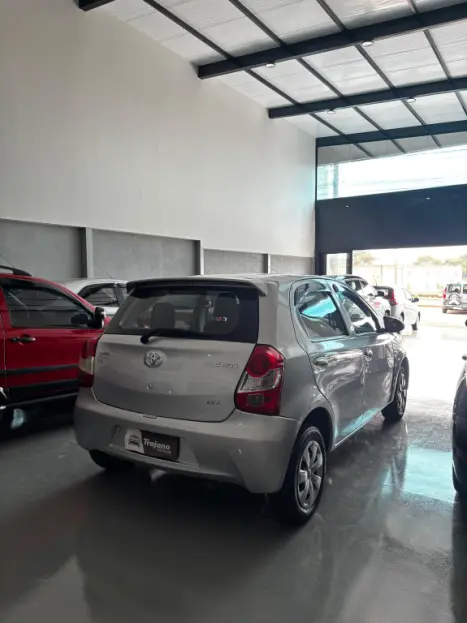 TOYOTA Etios Hatch 1.3 16V 4P FLEX X, Foto 6