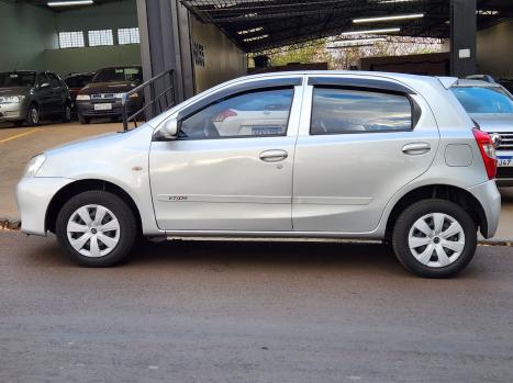 TOYOTA Etios Hatch 1.3 16V 4P FLEX X, Foto 5