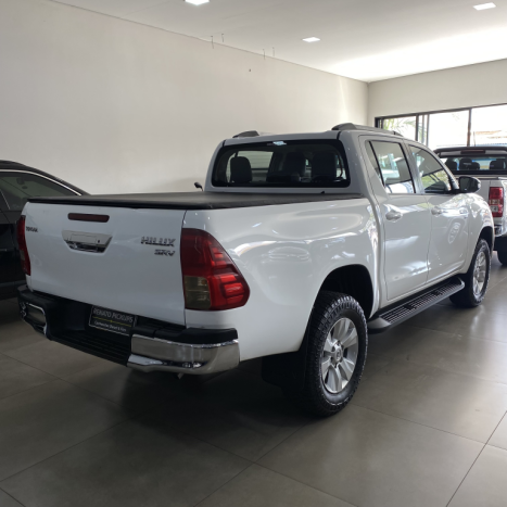 TOYOTA Hilux Caminhonete 2.7 16V 4P SRV FLEX CABINE DUPLA AUTOMTICO, Foto 2