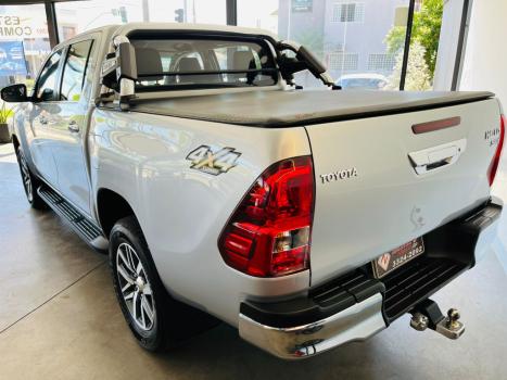 TOYOTA Hilux Caminhonete 2.8 16V SRX 4X4 TURBO DIESEL CABINE DUPLA AUTOMTICO, Foto 4