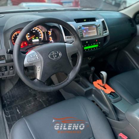 TOYOTA Hilux Caminhonete 3.0 4P 4X4 SRV TURBO DIESEL CABINE DUPLA AUTOMTICO, Foto 6