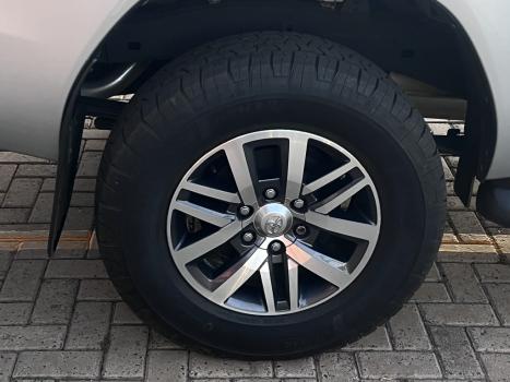 TOYOTA Hilux Caminhonete 2.8 16V SRV 4X4 DIESEL CABINE DUPLA AUTOMTICO, Foto 5