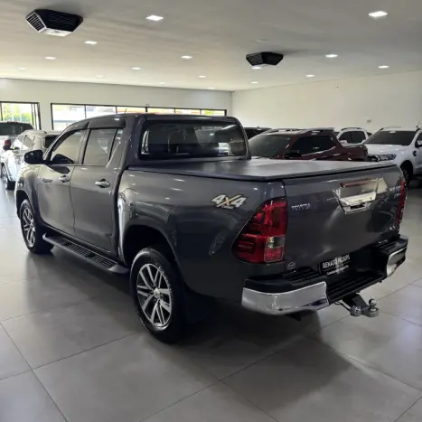 TOYOTA Hilux Caminhonete 2.8 16V SRV 4X4 DIESEL CABINE DUPLA AUTOMTICO, Foto 11