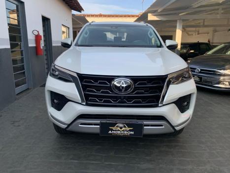 TOYOTA Hilux SW4 2.8 16V 4P SRX PLATINUM 4X4 7 LUGARES TURBO DIESEL AUTOMTICO, Foto 1