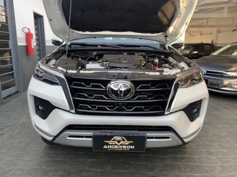 TOYOTA Hilux SW4 2.8 16V 4P SRX PLATINUM 4X4 7 LUGARES TURBO DIESEL AUTOMTICO, Foto 7