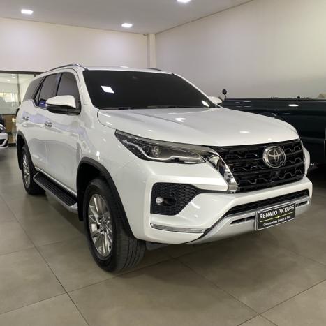 TOYOTA Hilux SW4 2.8 16V 4P SRX 4X4 7 LUGARES TURBO DIESEL AUTOMTICO, Foto 1