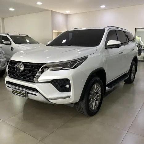 TOYOTA Hilux SW4 2.8 16V 4P SRX 4X4 7 LUGARES TURBO DIESEL AUTOMTICO, Foto 2