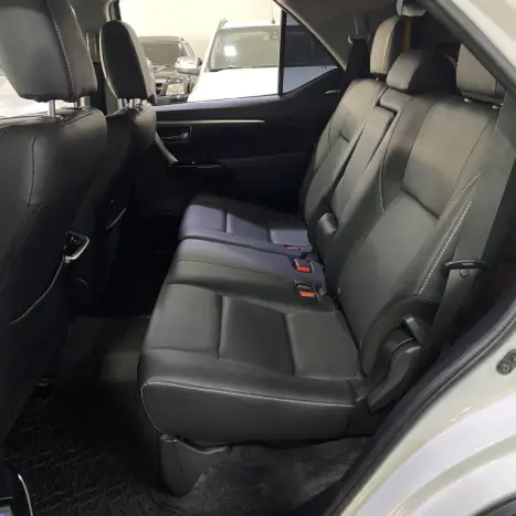 TOYOTA Hilux SW4 2.8 16V 4P SRX 4X4 7 LUGARES TURBO DIESEL AUTOMTICO, Foto 12