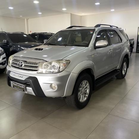 TOYOTA Hilux SW4 3.0 V6 12V 4P SRV TURBO DIESEL AUTOMTICO, Foto 3