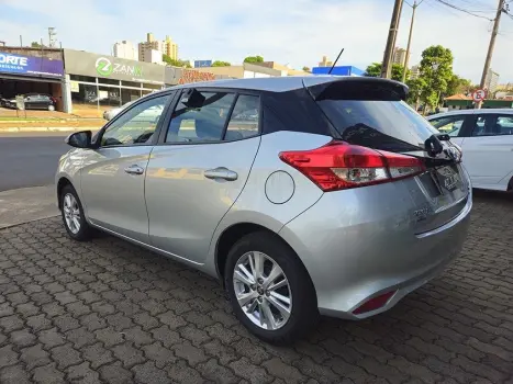 TOYOTA Yaris Hatch 1.3 16V 4P FLEX XL, Foto 6