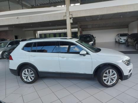 VOLKSWAGEN Tiguan 1.4 250 TSI TOTAL FLEX ALLSPACE COMFORTLINE TURBO AUTOMTICO TIPTRONIC, Foto 4