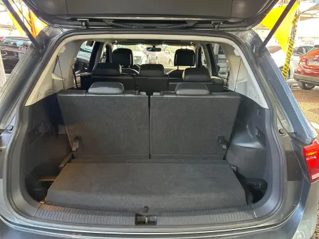 VOLKSWAGEN Tiguan 1.4 250 TSI TOTAL FLEX ALLSPACE COMFORTLINE TURBO AUTOMTICO TIPTRONIC, Foto 17