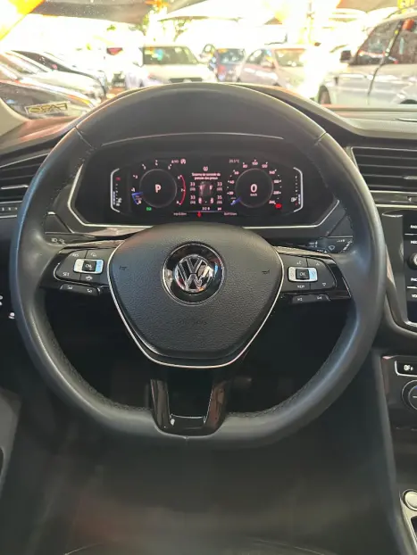 VOLKSWAGEN Tiguan 1.4 250 TSI TOTAL FLEX ALLSPACE COMFORTLINE TURBO AUTOMTICO TIPTRONIC, Foto 18