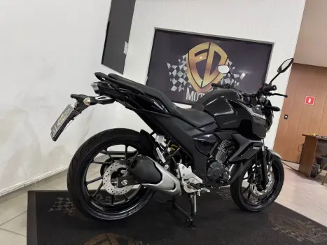 YAMAHA FZ 15 ABS, Foto 4