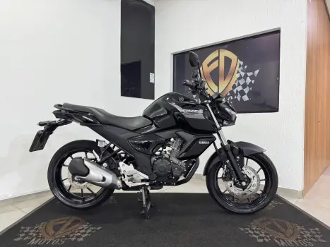 YAMAHA FZ 15 ABS, Foto 1