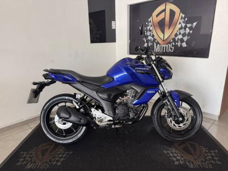 YAMAHA FZ 15 Fazer ABS, Foto 1