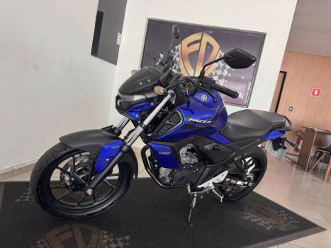 YAMAHA FZ 15 Fazer ABS, Foto 3