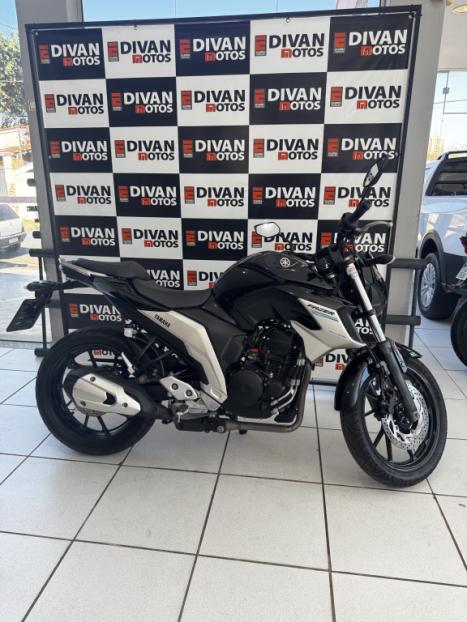 YAMAHA FZ 25 250 Fazer Flex , Foto 1