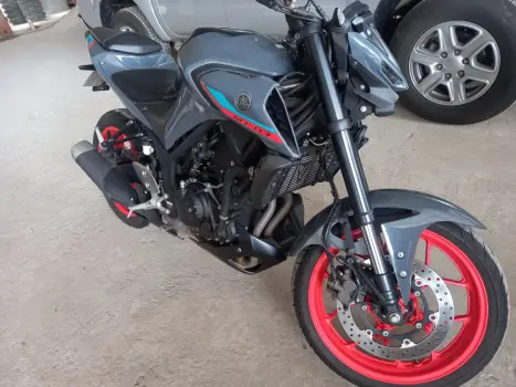 YAMAHA MT-03 300 ABS, Foto 1