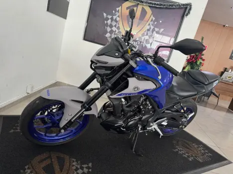 YAMAHA MT-03 300 ABS, Foto 3