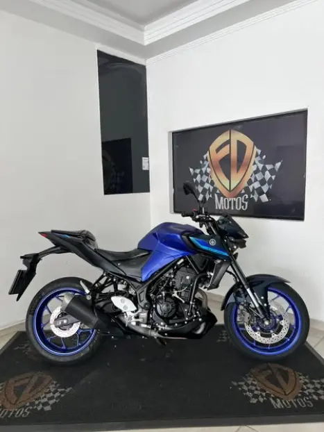 YAMAHA MT-03 300 ABS, Foto 1