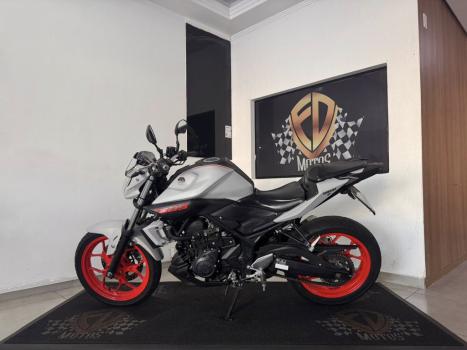 YAMAHA MT-03 300 ABS, Foto 4