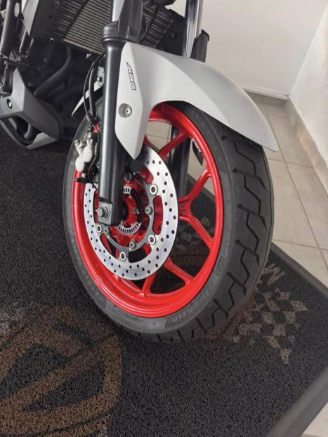 YAMAHA MT-03 300 ABS, Foto 7