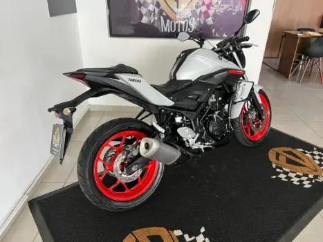 YAMAHA MT-03 300 ABS, Foto 4