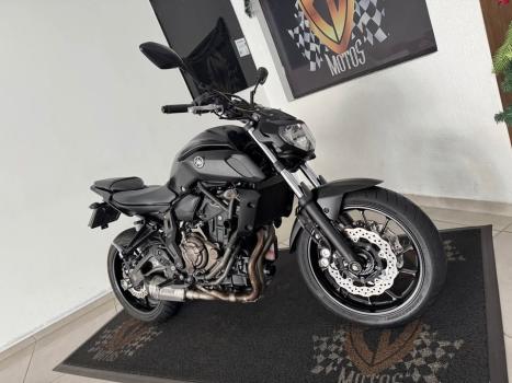 YAMAHA MT-07 700 ABS, Foto 2