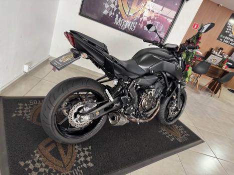 YAMAHA MT-07 700 ABS, Foto 4