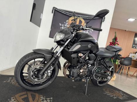 YAMAHA MT-07 700 ABS, Foto 3