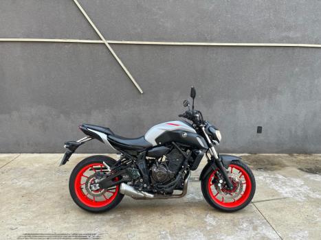 YAMAHA MT-07 700 ABS, Foto 2