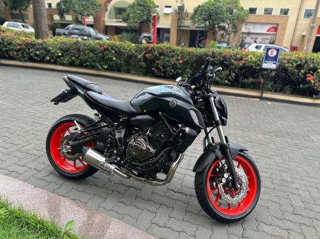 YAMAHA MT-07 700 ABS, Foto 2