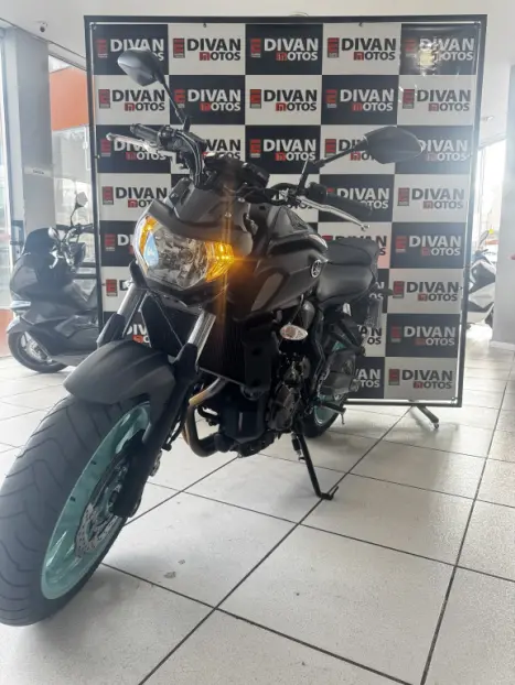 YAMAHA MT-07 700 ABS, Foto 5