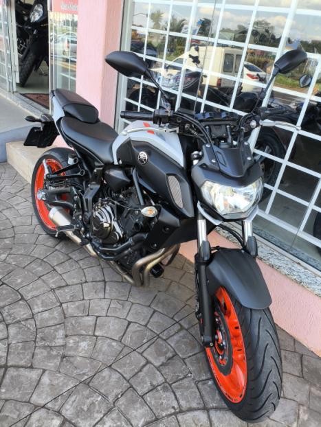 YAMAHA MT-07 700 ABS, Foto 2