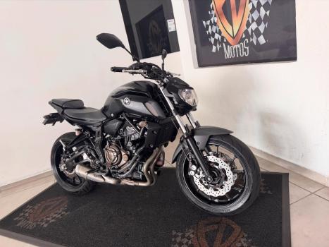 YAMAHA MT-07 700 ABS, Foto 2