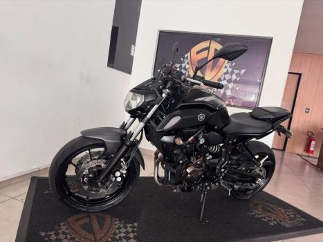 YAMAHA MT-07 700 ABS, Foto 3