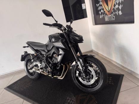 YAMAHA MT-09 850 ABS, Foto 2