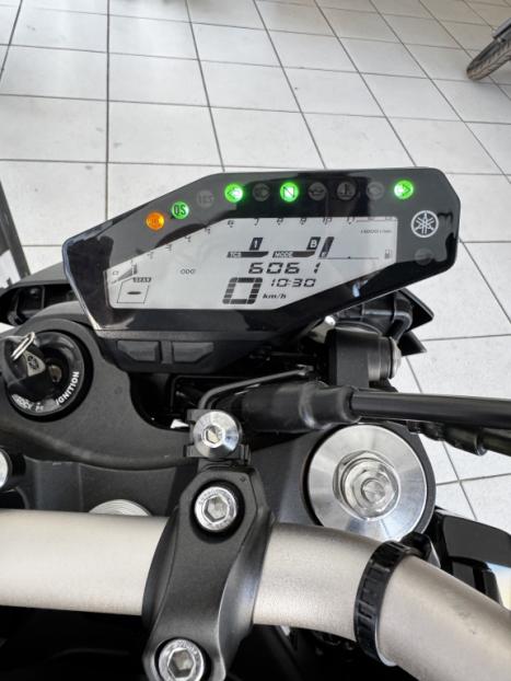 YAMAHA MT-09 850 ABS, Foto 2