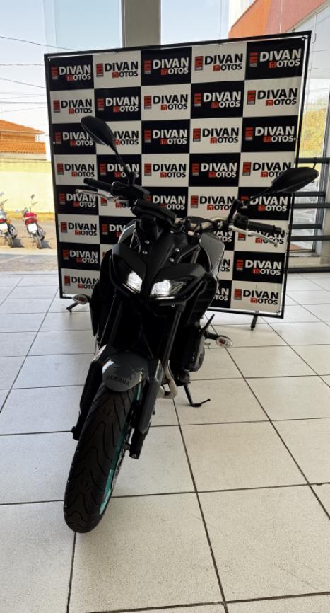YAMAHA MT-09 850 ABS, Foto 3