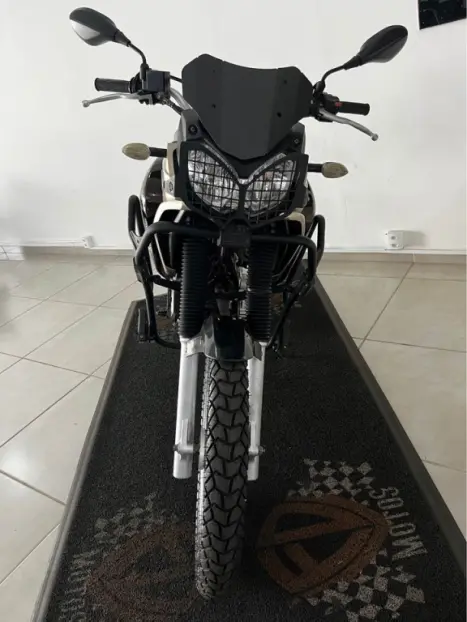 YAMAHA XTZ 250 TENER, Foto 3