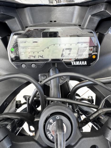 YAMAHA YZF R15 150 ABS, Foto 2