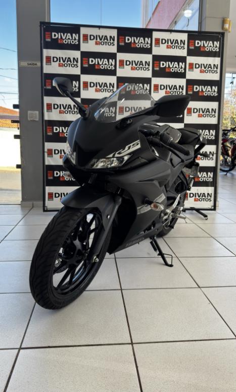 YAMAHA YZF R15 150 ABS, Foto 3