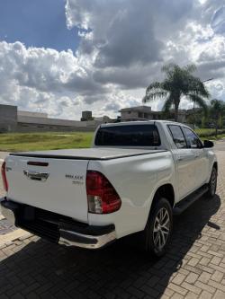 TOYOTA Hilux Caminhonete 2.7 16V 4P SRV FLEX CABINE DUPLA AUTOM�TICO
