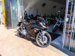YAMAHA R 15 