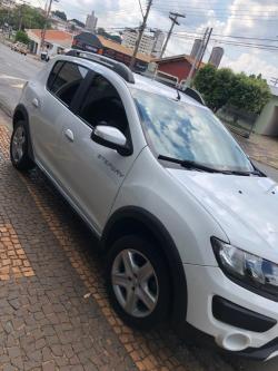 RENAULT Sandero 1.6 16V 4P FLEX STEPWAY AUTOMTICO