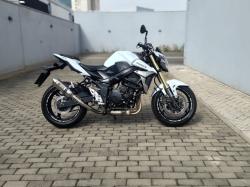 SUZUKI GSR 750 